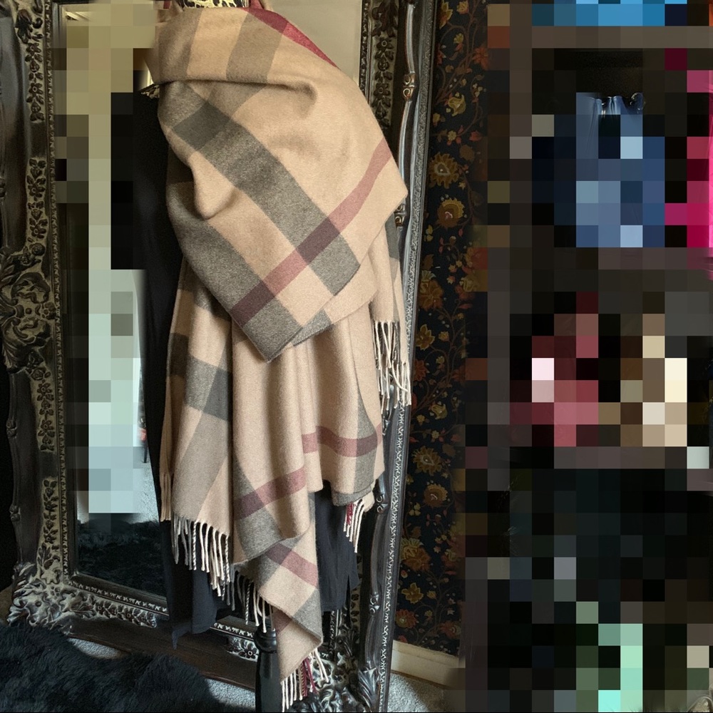 🎊Sold🎊Burberry Check Print Wool & Cashmere Cape - Picture 7 of 8